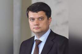 Спикера Верховной Рады Разумкова отстранили от ведения заседаний