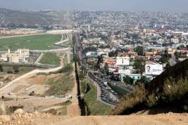 Строительство стены на границе США и Мексики решили продолжить с помощью сбора донатов