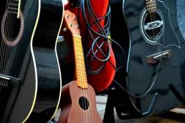 Талибы уничтожили музыкальные инструменты в Герате из-за религиозного запрета
