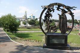 Тысячи паломников приехали в Сергиев Посад по случаю 600-летия обретения мощей преподобного Сергия Радонежского