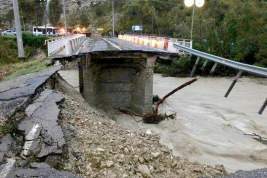 Участок моста на федеральной трассе обвалился из-за паводка в Краснодарском крае