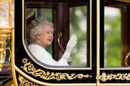 Ухудшение здоровья Елизаветы II объяснили нападками принца Гарри на королевскую семью