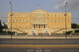 В Афинах у здания парламента прошли массовые беспорядки