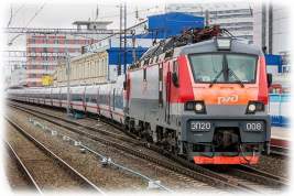 В Алтайском крае поезд протащил смятую легковушку с погибшим водителем несколько километров