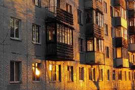 В Астрахани жители дома с трещинами и затопленным подвалом не могут добиться признания здания аварийным
