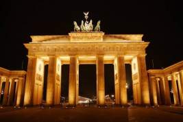 В Берлине экоактивисты испачкали краской Бранденбургские ворота