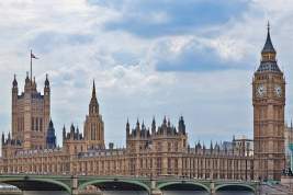 В Британии призвали к срочному созыву парламента из-за беспорядков в Саутпорте
