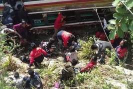 В Гватемале автобус с 55 пассажирами рухнул в пропасть