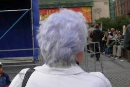 В интернете раскрыли тайну пенсионерок с сиреневыми волосами