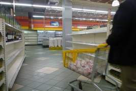 В Казахстане рассказали о дефиците хлеба и туалетной бумаги в магазинах