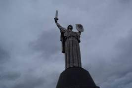 В Киеве снимут герб СССР с памятника «Родина – мать»