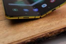 В компании Samsung анонсировали дату старта продаж сгибающегося смартфона