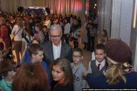 В Красноярске детей, приглашенных на ёлку губернатора Александра Усса, предварительно заставили пройти медосмотр