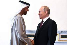 В Кремле рассказали про пальто, которое Владимир Путин одолжил президенту ОАЭ Мухаммеду Аль Нахайяну