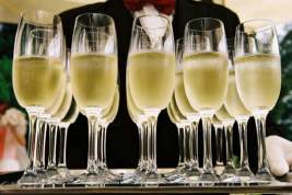 В Минфине предложили пересмотреть размер минимальной розничной цены на шампанское