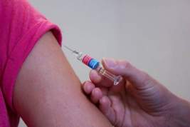 В Москве от COVID-19 уже вакцинировались более 4 млн человек