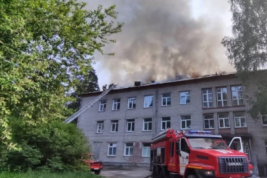 В Новосибирске устранили открытое горение на крыше больницы