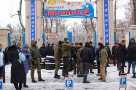 В Одессе люди с ломами и в балаклавах захватили местный санаторий