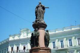 В Одессе хотят заменить памятник Екатерине II скульптурой порноактера Билли Херрингтона