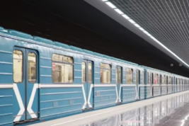 В Петербурге мужчине отрубило часть руки после падения на рельсы в метро