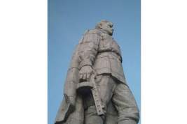В Пловдиве вандалы упомянули Захарову на памятнике советскому воину