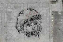 В Подмосковье 850 человек выстроились в огромный портрет Юрия Гагарина