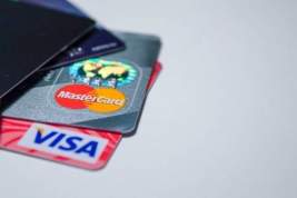 В РФ допустили вероятность отключения российских пользователей от платежных систем Visa и Mastercard