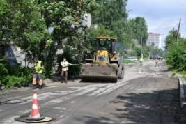 В российских городах продолжается ремонт дорог и тротуаров