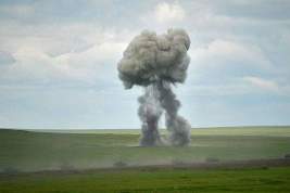 В Ростовской области при взрыве на военном полигоне сгорели 30 машин, ранены трое солдат