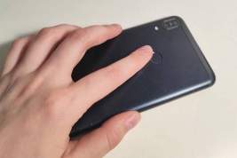 В руках у российского подростка взорвался мобильный телефон