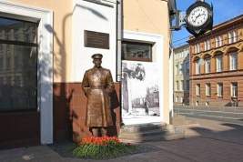 В Смоленске установили памятник постовому советской милиции Викторину Курицыну