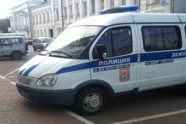 В Москве женщина выпрыгнула из окна 3 этажа, спасаясь от вооруженного супруга