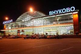 В столичном аэропорту Внуково столкнулись самолеты «России» и Azur Air