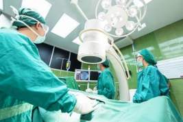 В Свердловской области медики во время операции забыли в теле пациентки кусок резины