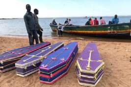 В Танзании спасатели вытащили на берег тела 200 погибших в результате крушения парома