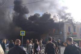 В торговом центре под Петербургом произошел пожар
