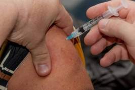 В украинской клинике подтвердили тайную ВИП-вакцинацию от COVID-19