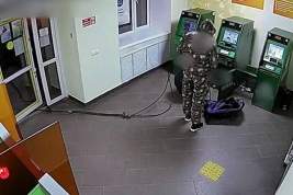 В Хабаровском крае двоих мужчин задержали при попытке вскрыть банкомат