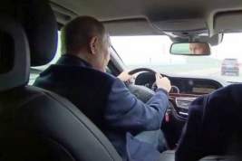 Владимир Путин проехал по Крымскому мосту за рулем автомобиля