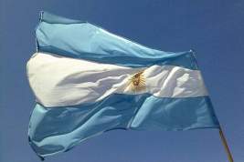 Власти Аргентины начали отзывать у россиян полученные после рождения детей ВНЖ