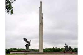 Власти Риги решили после демонтажа уничтожить советский памятник освободителям