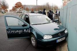 Ворота канцелярии Меркель в Берлине протаранил автомобиль