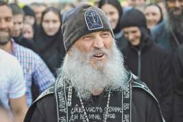 Выступивший против властей священник-конспиролог взял под контроль монастырь на Урале
