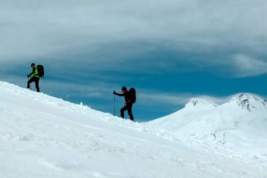 Выживший при восхождении на Эльбрус альпинист рассказал об умиравшей на его руках жене