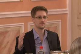 Экс-сотрудник американских спецслужб Сноуден получил российский паспорт