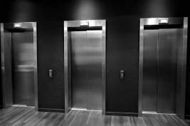 Эксперты рассказали об изменении правил поведения в лифтах из-за COVID-19