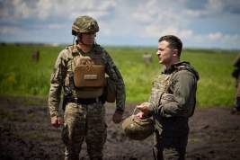 Запад принуждает Владимира Зеленского признать поражение Украины в гражданской войне