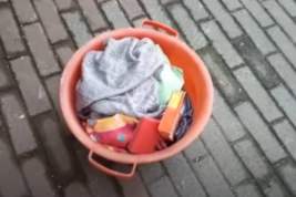 Жители Уфы возмутились из-за новостройки и подарили администрации таз с тряпками