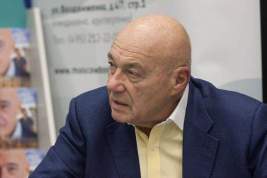 Журналист Владимир Познер уехал из Грузии на фоне связанных с его визитом протестов