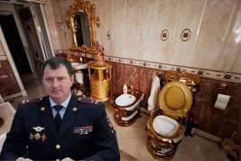 Золотой унитаз и личный трон в доме главного гаишника Ставрополья Сафонова шокировали больше, чем взятка в 19 миллионов